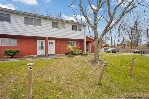 25 Orchard Hts, New Paltz, NY 12561