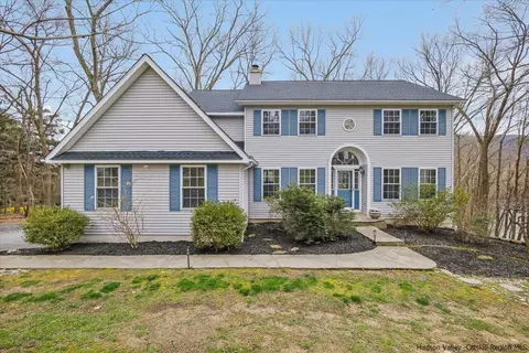 9 Fairview Ln #-, Salisbury Mills, NY 12577