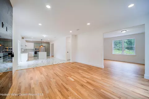 Living - 3 Calico Ways, Wallkill, NY 12589 photo 7 of 11