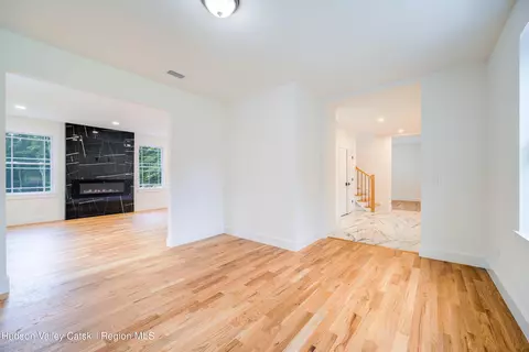 Living - 3 Calico Ways, Wallkill, NY 12589 photo 2 of 11