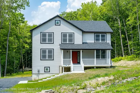 3 Calico Ways, Wallkill, NY 12589