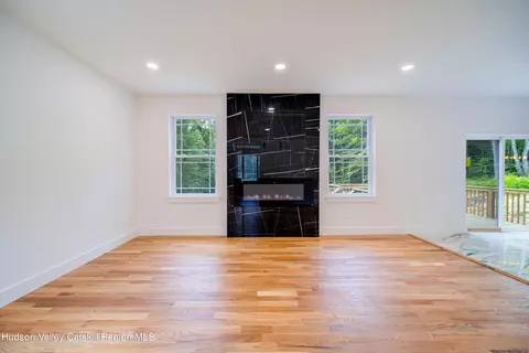 Living - 3 Calico Ways, Wallkill, NY 12589 photo 3 of 11