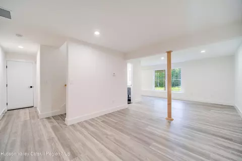 Living - 3 Calico Ways, Wallkill, NY 12589 photo 9 of 11
