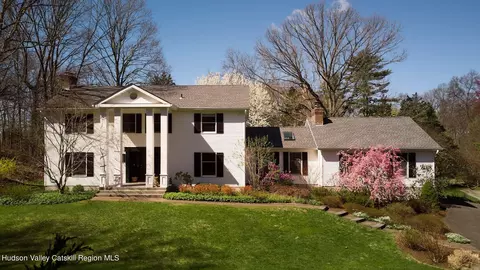 72 Delano Dr, Rhinebeck, NY 12572