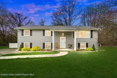 87 N Putt Corners Rd, New Paltz, NY 12561