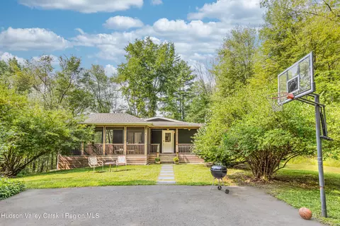 15 Bakertown Rd, Accord, NY 12404