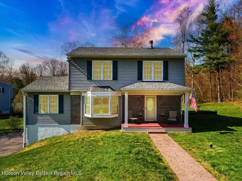 6 Fieldstone Dr, New Paltz, NY 12561