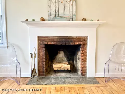Living - 11 Pine Tree Dr, Poughkeepsie, NY 12603 photo 3 of 6