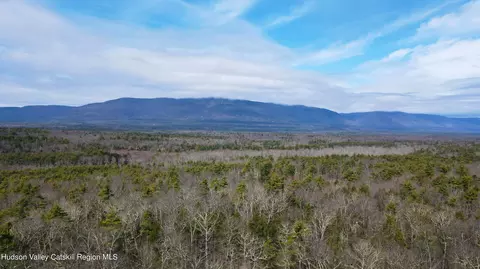 000 Dutchtown Rd, Saugerties, NY 12477