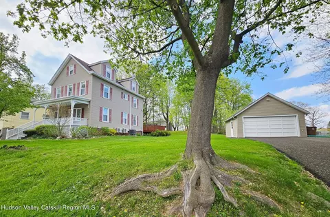 35 Alcazar Ave, Kingston, NY 12401