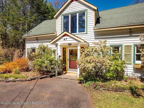 47 Van De Bogart Rd, Woodstock, NY 12498
