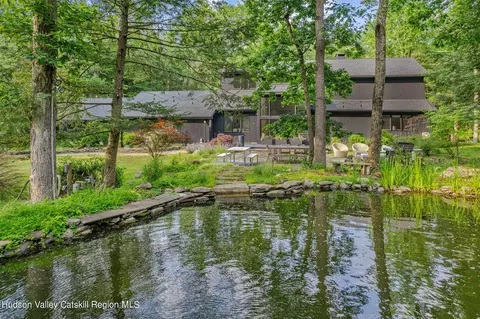 9 Fox Hollow Rd, Woodstock, NY 12498