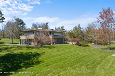 34 Mountain Rest Rd, New Paltz, NY 12561