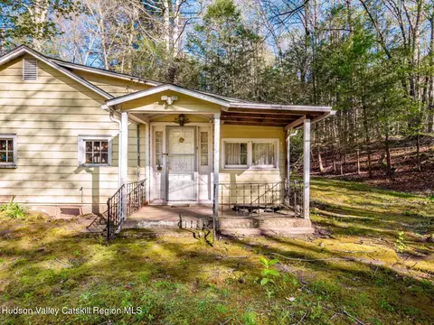 92 Silver Hollow Rd, Chichester, NY 12416