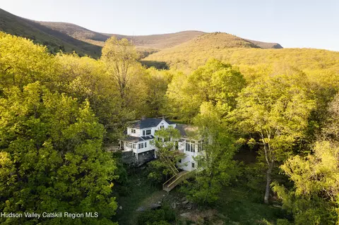 15 Silver Wings Ln, Woodstock, NY 12498