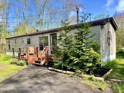 182 River Rd, Rosendale, NY 12472