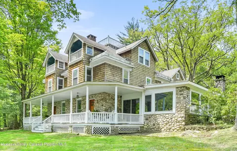 211 Hansburg Rd, Pine Bush, NY 12566