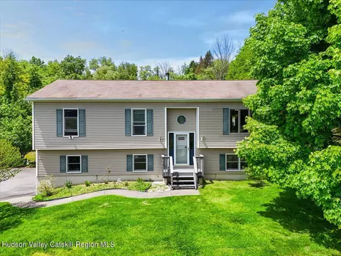 479 Waterbury Hill Rd, Union Vale, NY 12540