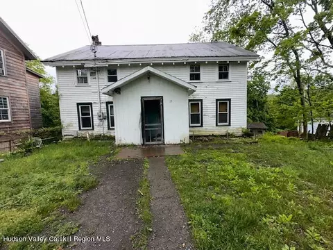 19 Main St, Philmont, NY 12565