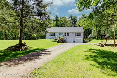 73 Woodland Dr, Accord, NY 12404