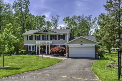 36 Arnold Dr, Kingston, NY 12401