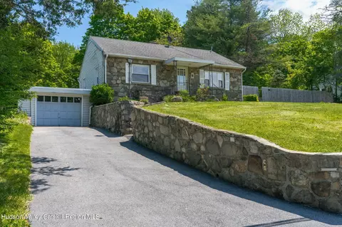 19 Robert Rd, Poughkeepsie, NY 12603