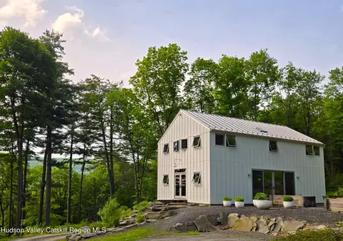 25 Velvet Underpass Rd, Mount Tremper, NY 12457