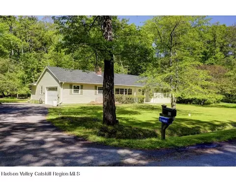 52 Whitney Dr, Woodstock, NY 12498