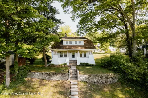 14 High St, Napanoch, NY 12458