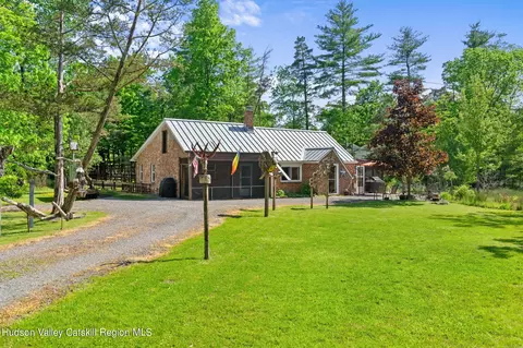 2281 Glasco Tpke, Woodstock, NY 12498