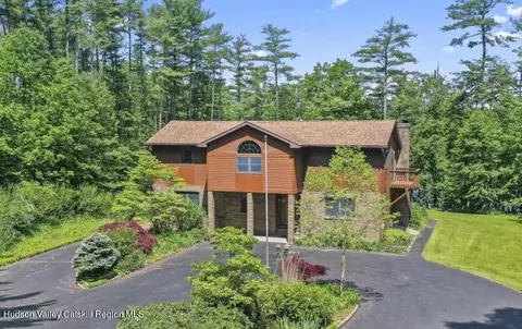 27 Lake Forest Dr, Catskill, NY 12414