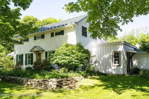 59-62 Mitchell Ln, Red Hook, NY 12571
