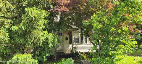 14 Mulberry St, New Paltz, NY 12561