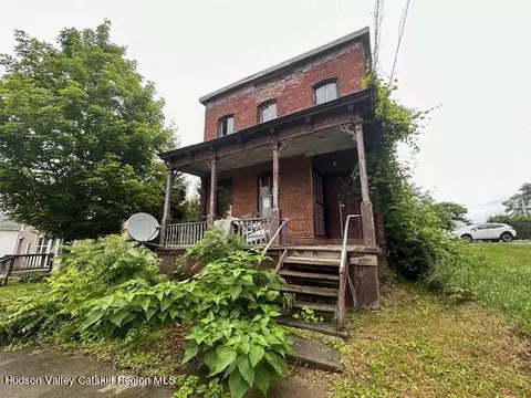 8 Howell St, Catskill, NY 12414