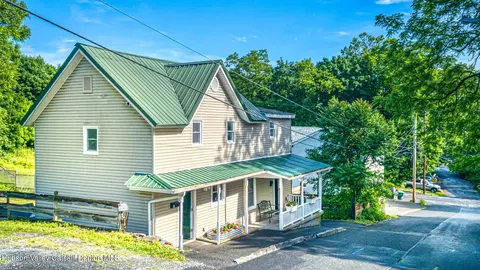 6 Ann Street St #A & B, Saugerties, NY 12477