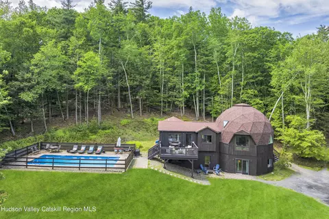 15 Manitou Way, Bearsville, NY 12409