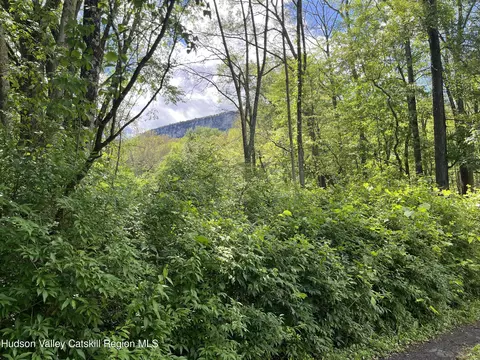 953 N Mountain Rd, Gardiner, NY 12525