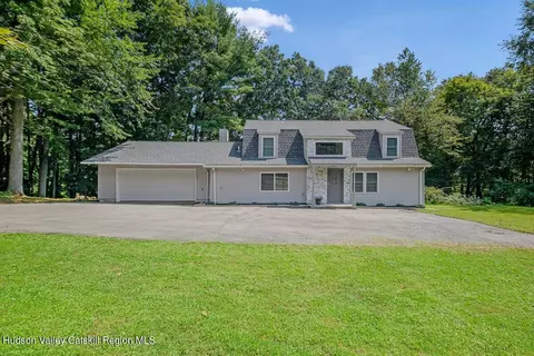 12 Edgewood Dr, New Paltz, NY 12561