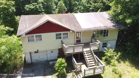 144 Lewis Ln, Wallkill, NY 12589