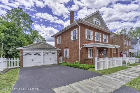 98 Spring St, Kingston, NY 12401
