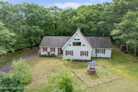 121 Kate Yaeger Rd, Saugerties, NY 12477