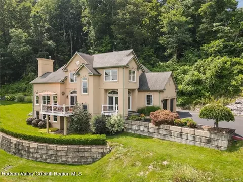 101 Old Indian Trl, Milton, NY 12547