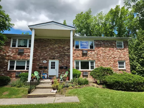 136 N Chestnut St #19D, New Paltz, NY 12561