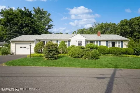 11 Spring Lake Dr, Kingston, NY 12401