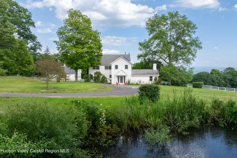 395 Mountain Rd, Earlton, NY 12058