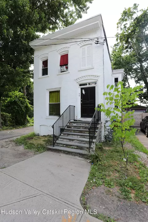 46 E Saint James St, Kingston, NY 12401