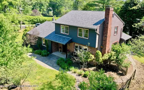 1 Oriole Dr, Woodstock, NY 12498