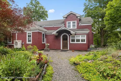 5 Highwoods Rd, Saugerties, NY 12477