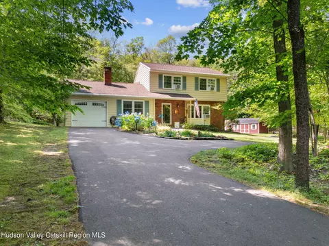 25 Park Dr, Woodstock, NY 12498