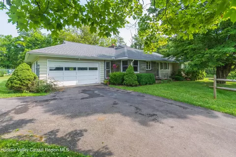 10 Charles Ln, New Paltz, NY 12561